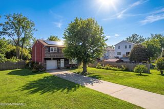 610 Center Avenue, Belford, NJ 07718