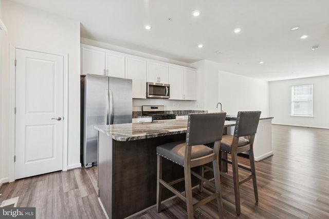 7831 WOLF RUN LN, Severn, MD 21144