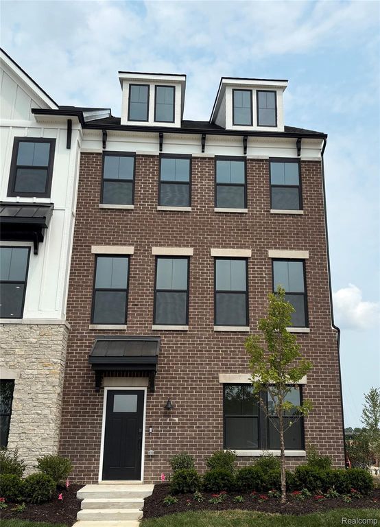 44030 Oakmont Drive, Plymouth Charter Township, MI 48170
