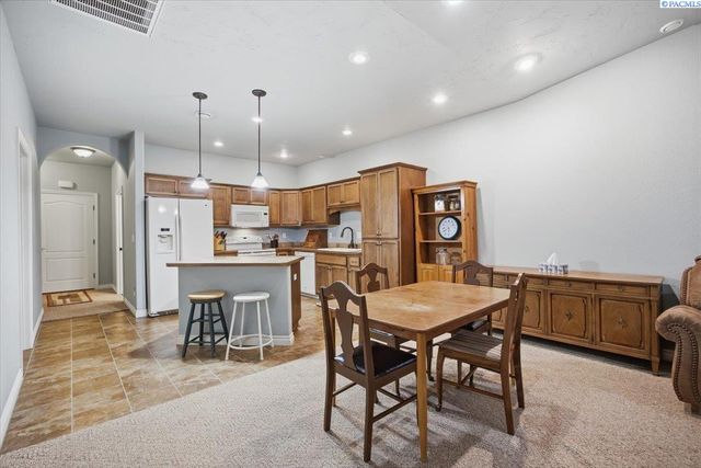 9318 Majestia Lane, Pasco, WA 99301