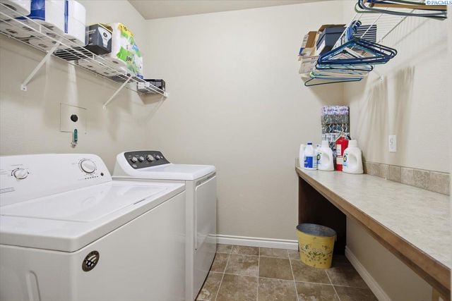 9318 Majestia Lane, Pasco, WA 99301