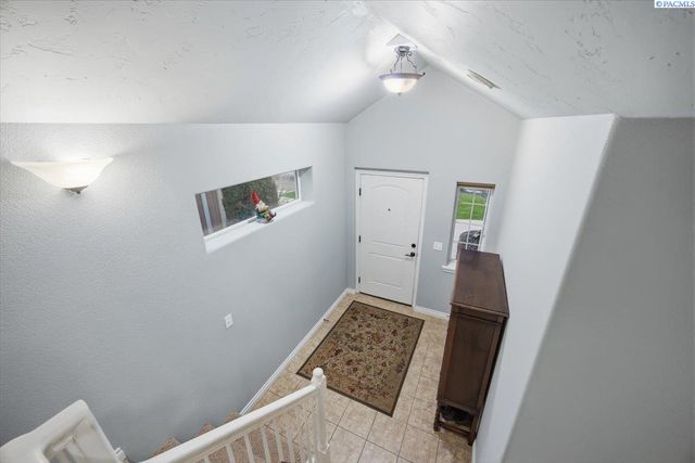 9318 Majestia Lane, Pasco, WA 99301