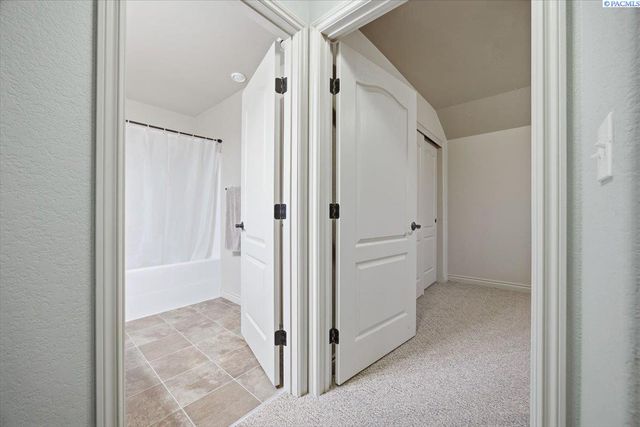 9318 Majestia Lane, Pasco, WA 99301