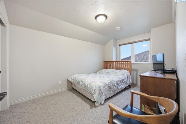 9318 Majestia Lane, Pasco, WA 99301