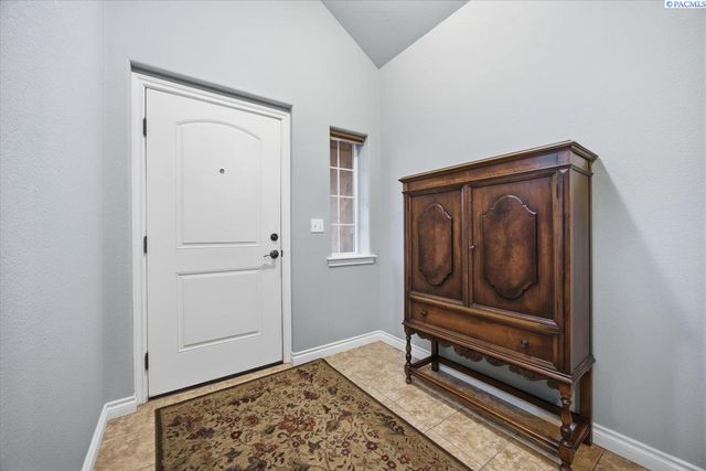 9318 Majestia Lane, Pasco, WA 99301