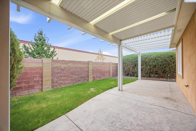 9318 Majestia Lane, Pasco, WA 99301