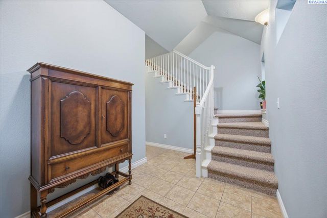 9318 Majestia Lane, Pasco, WA 99301