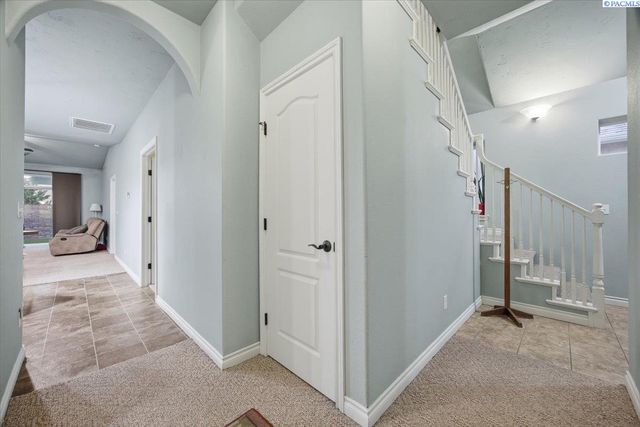 9318 Majestia Lane, Pasco, WA 99301