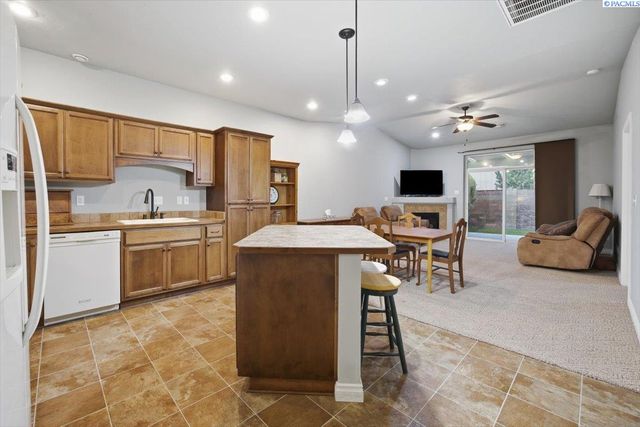 9318 Majestia Lane, Pasco, WA 99301