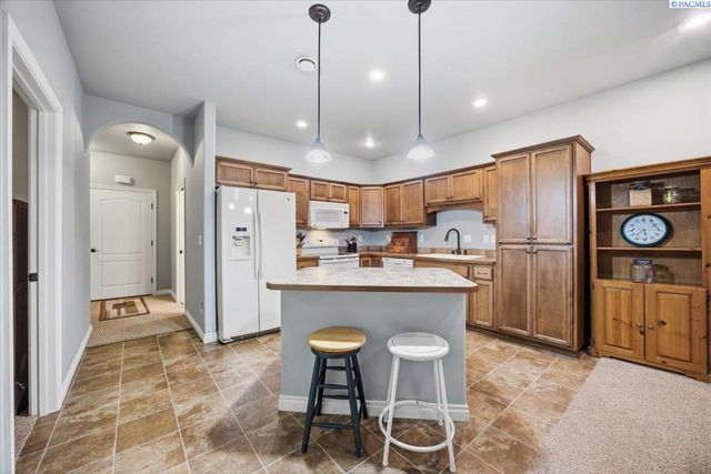 9318 Majestia Lane, Pasco, WA 99301