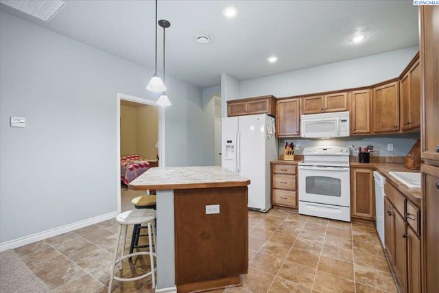 9318 Majestia Lane, Pasco, WA 99301