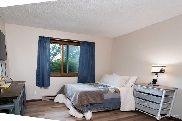 1594 Douglas Street, Oak Harbor, WA 98277