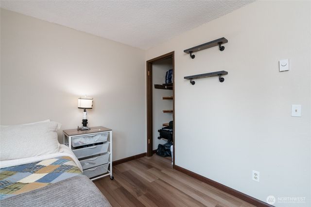 1594 Douglas Street, Oak Harbor, WA 98277