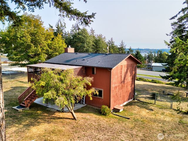 1594 Douglas Street, Oak Harbor, WA 98277