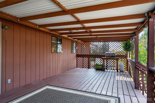 1594 Douglas Street, Oak Harbor, WA 98277