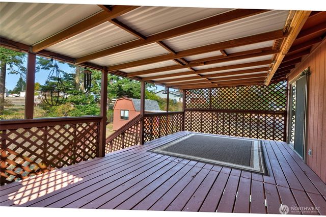 1594 Douglas Street, Oak Harbor, WA 98277