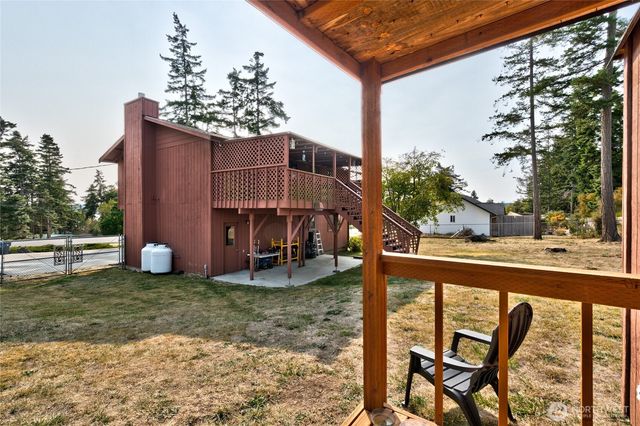 1594 Douglas Street, Oak Harbor, WA 98277
