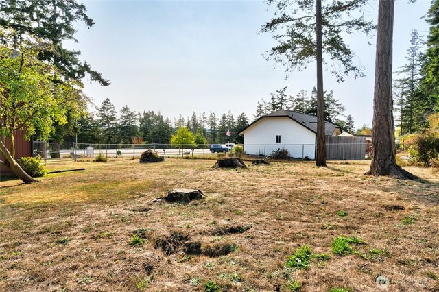 1594 Douglas Street, Oak Harbor, WA 98277