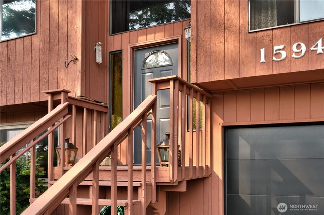 1594 Douglas Street, Oak Harbor, WA 98277