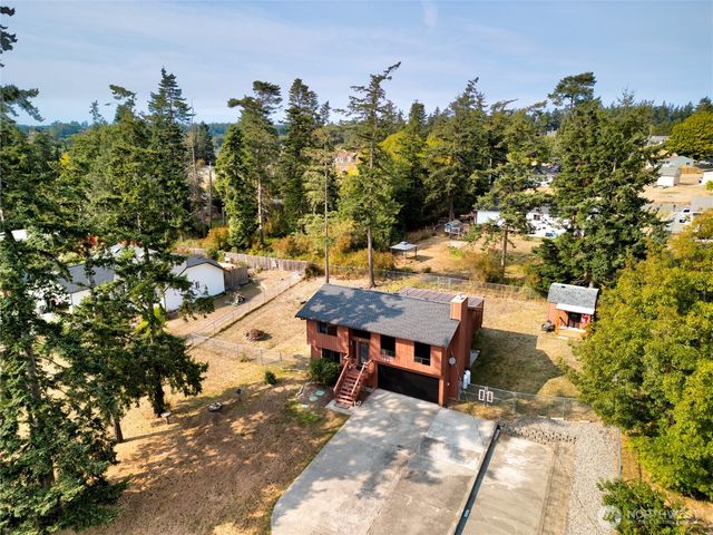 1594 Douglas Street, Oak Harbor, WA 98277