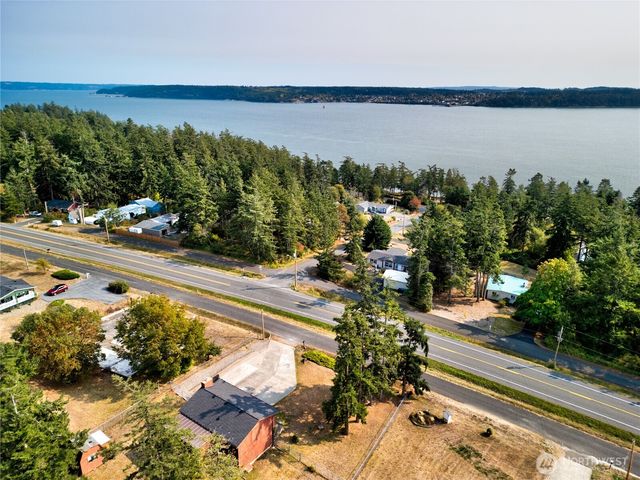 1594 Douglas Street, Oak Harbor, WA 98277