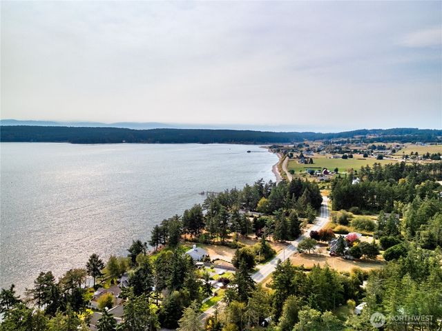 1594 Douglas Street, Oak Harbor, WA 98277