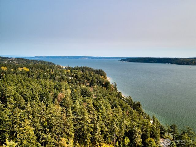 1594 Douglas Street, Oak Harbor, WA 98277