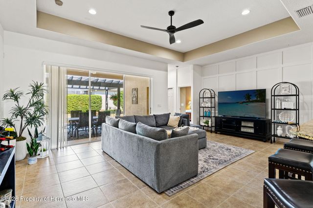 3303 Stonegate Falls Drive, Land O'lakes, FL 34638