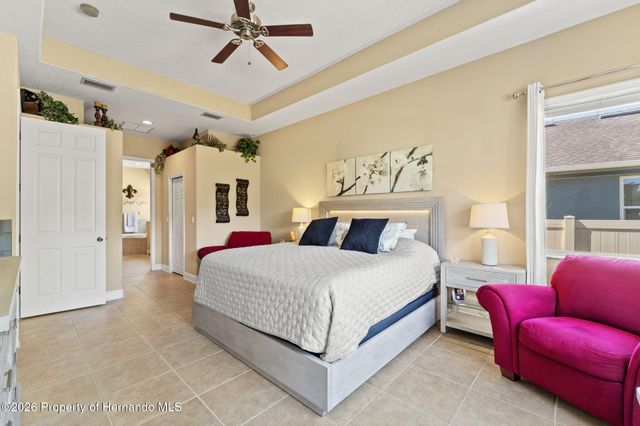 3303 Stonegate Falls Drive, Land O'lakes, FL 34638