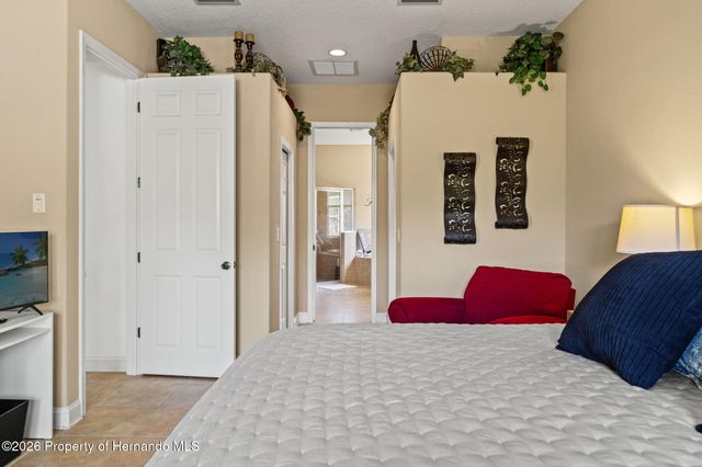 3303 Stonegate Falls Drive, Land O'lakes, FL 34638