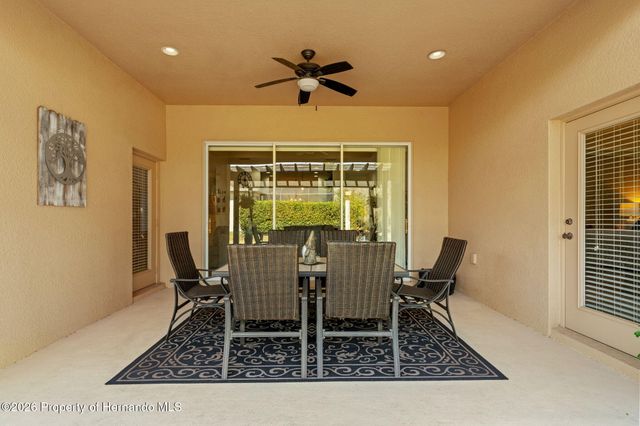 3303 Stonegate Falls Drive, Land O'lakes, FL 34638