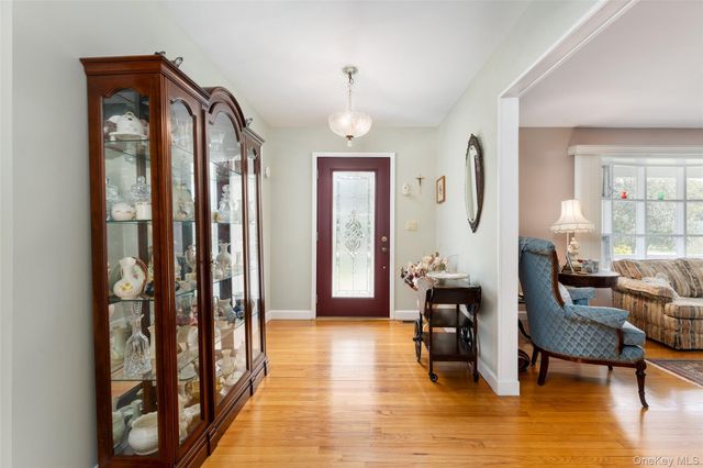 4 Hampton Harbor Lane, Hampton Bays, NY 11946