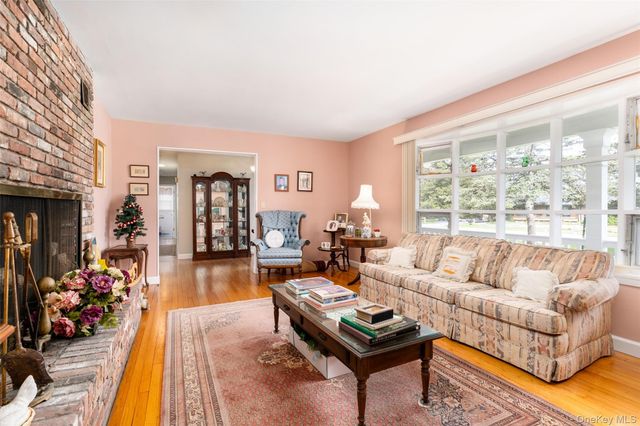 4 Hampton Harbor Lane, Hampton Bays, NY 11946