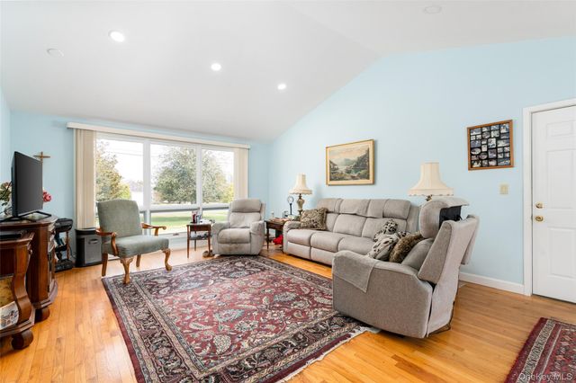 4 Hampton Harbor Lane, Hampton Bays, NY 11946