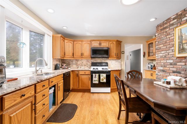 4 Hampton Harbor Lane, Hampton Bays, NY 11946