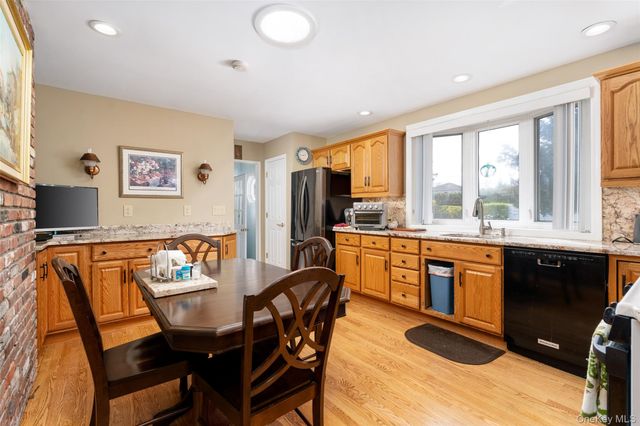 4 Hampton Harbor Lane, Hampton Bays, NY 11946
