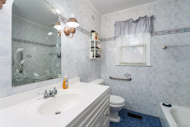 4 Hampton Harbor Lane, Hampton Bays, NY 11946
