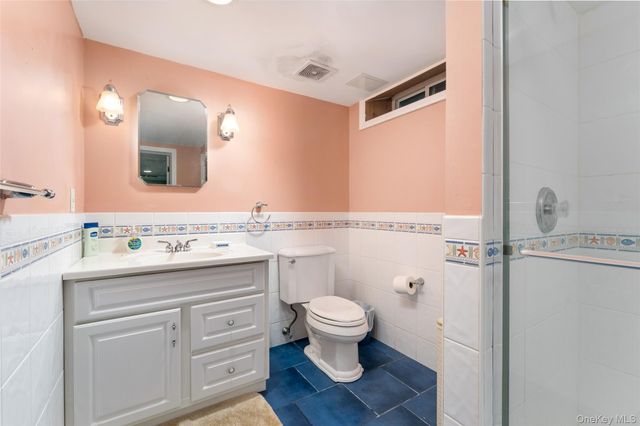 4 Hampton Harbor Lane, Hampton Bays, NY 11946