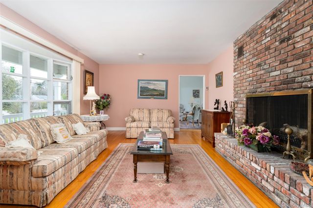 4 Hampton Harbor Lane, Hampton Bays, NY 11946