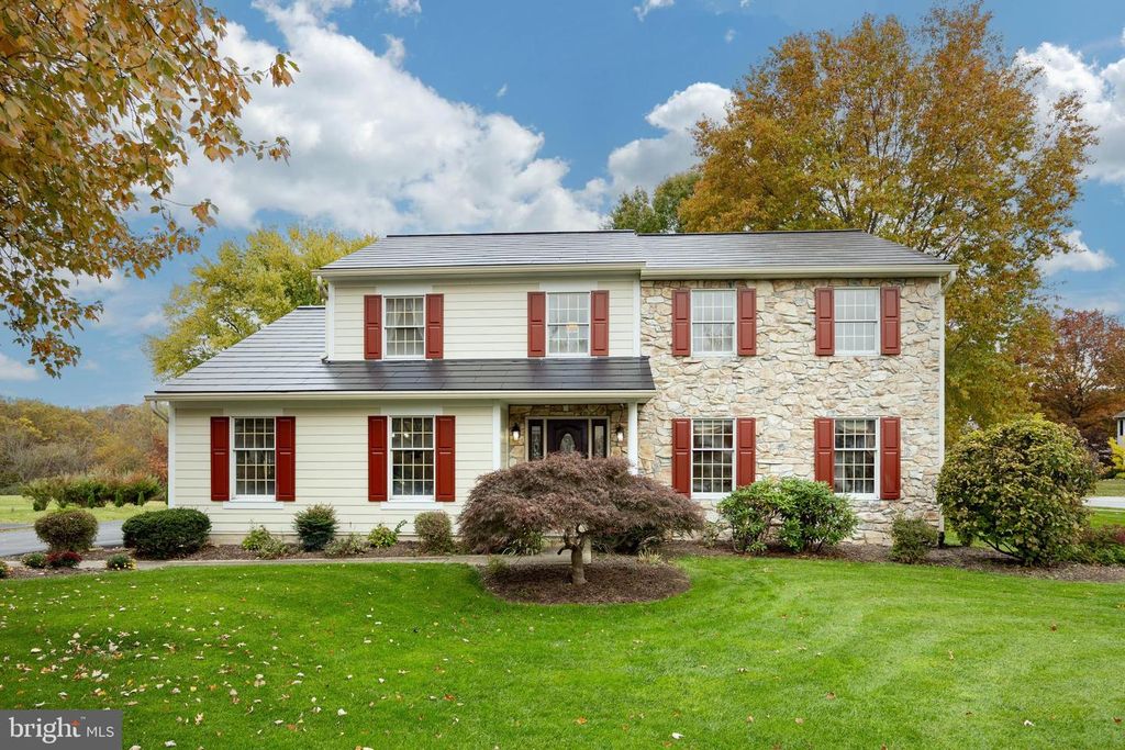 100 BROOKHOLLOW DR, Downingtown, PA 19335
