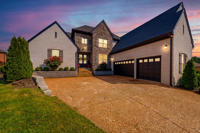 2022 Eagle View Rd, Hendersonville, TN 37075