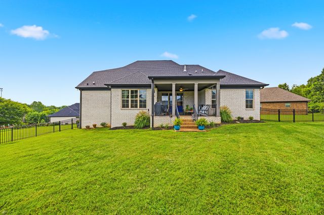 2022 Eagle View Rd, Hendersonville, TN 37075