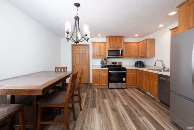 6430 N Maple Crest Drive, Orland, IN 46776