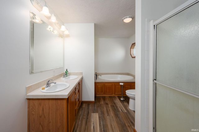 6430 N Maple Crest Drive, Orland, IN 46776