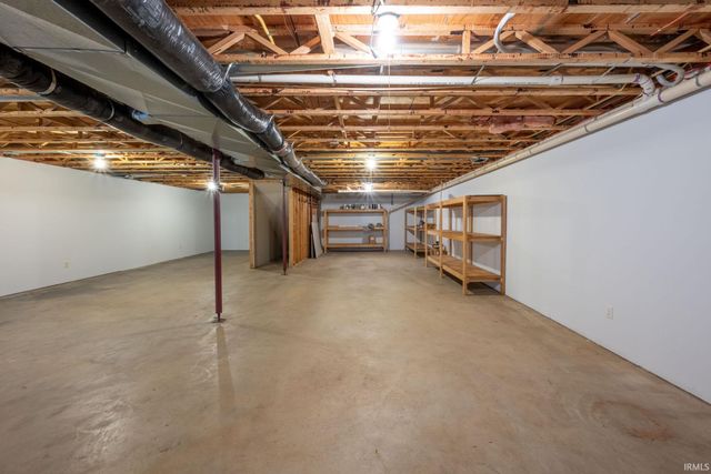 6430 N Maple Crest Drive, Orland, IN 46776