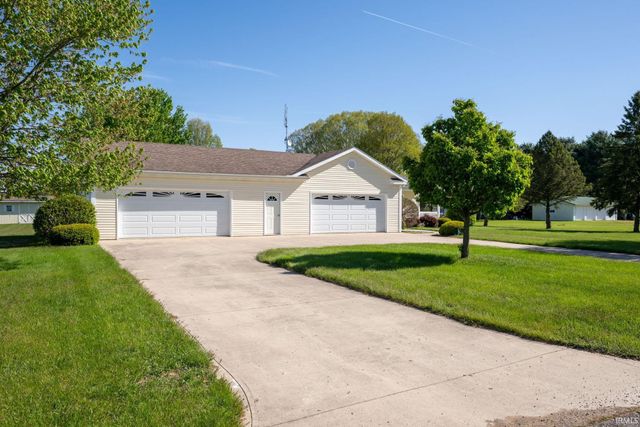 6430 N Maple Crest Drive, Orland, IN 46776