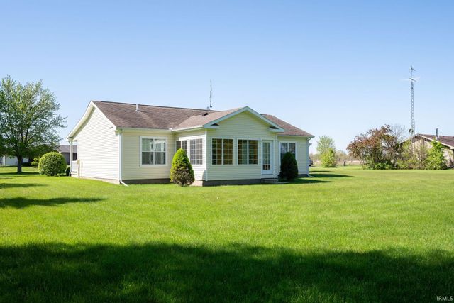 6430 N Maple Crest Drive, Orland, IN 46776