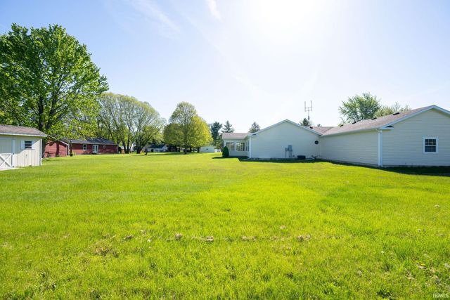 6430 N Maple Crest Drive, Orland, IN 46776