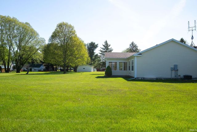 6430 N Maple Crest Drive, Orland, IN 46776