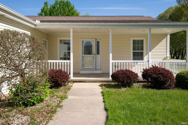 6430 N Maple Crest Drive, Orland, IN 46776